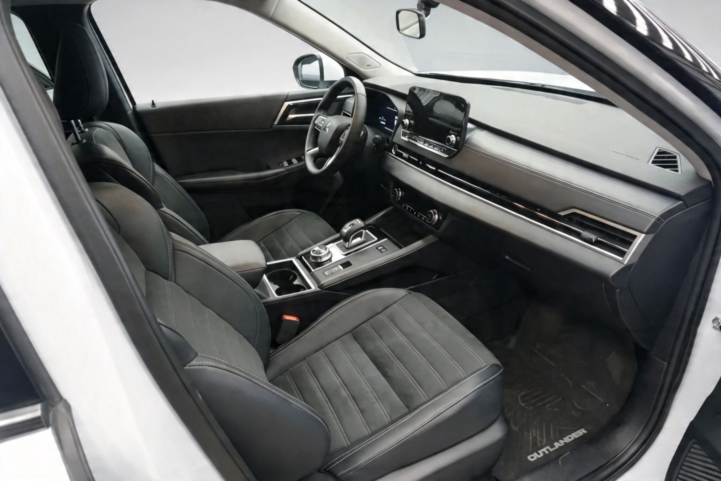 Mitsubishi OUTLANDER PHEV 2026 Limited White Diamond