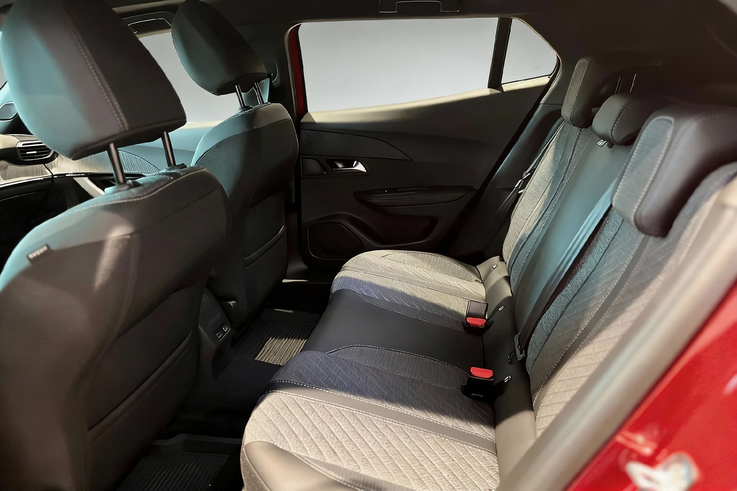 PEUGEOT 2008 2026 GT