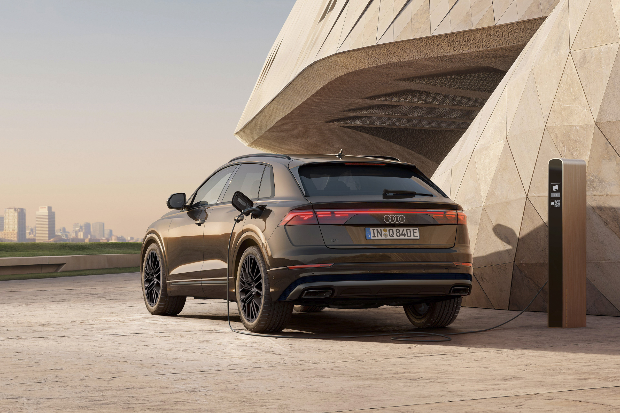 Q8 SUV e