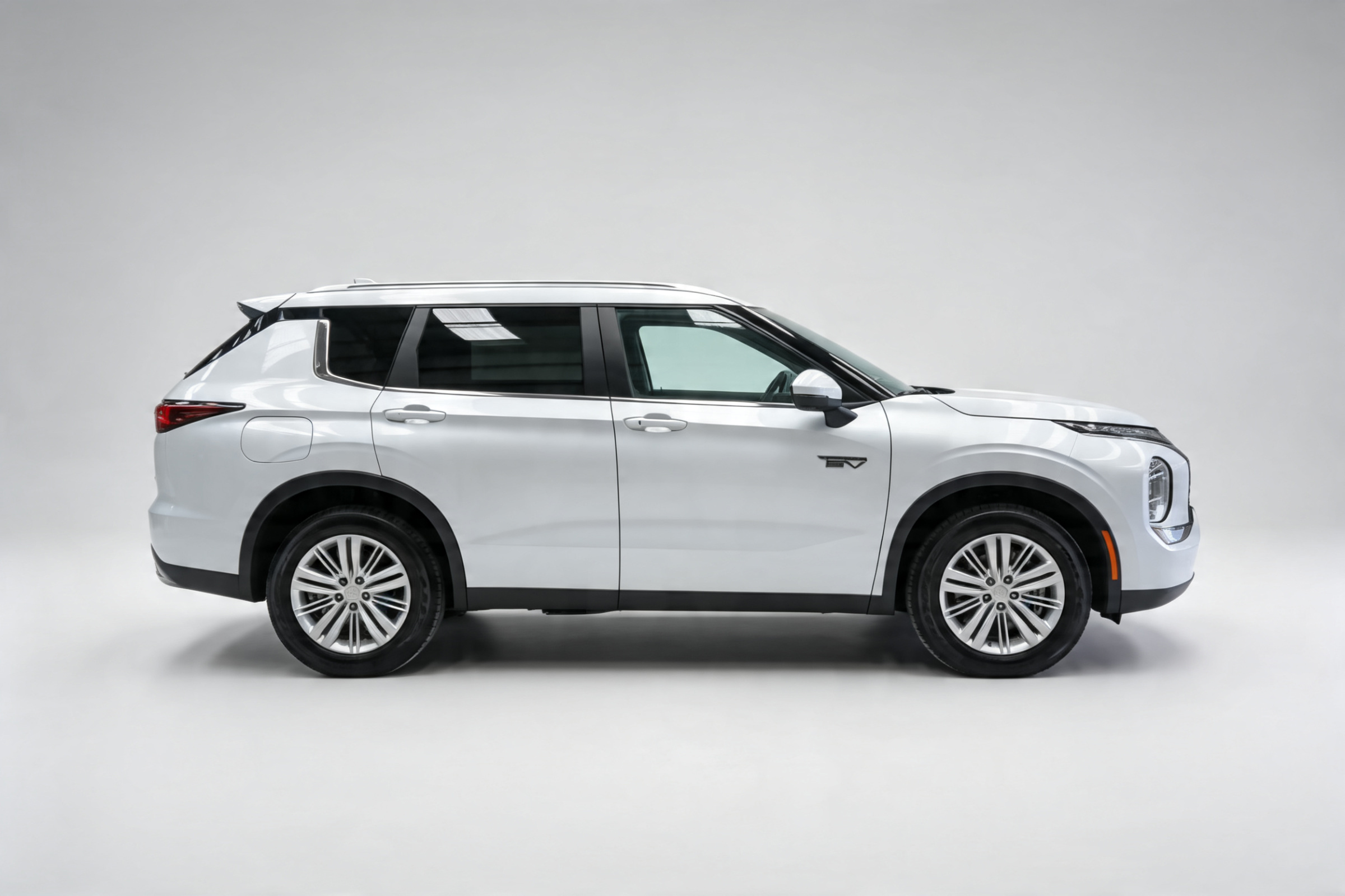 Mitsubishi OUTLANDER PHEV 2026 Limited White Diamond