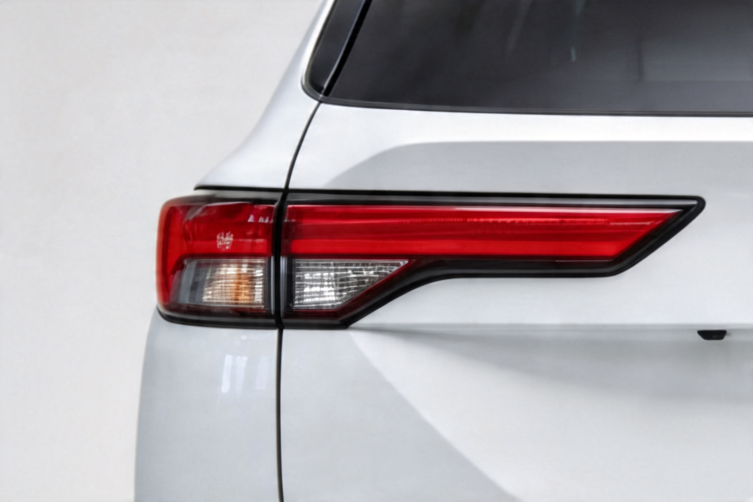 Mitsubishi OUTLANDER PHEV 2026 Limited White Diamond
