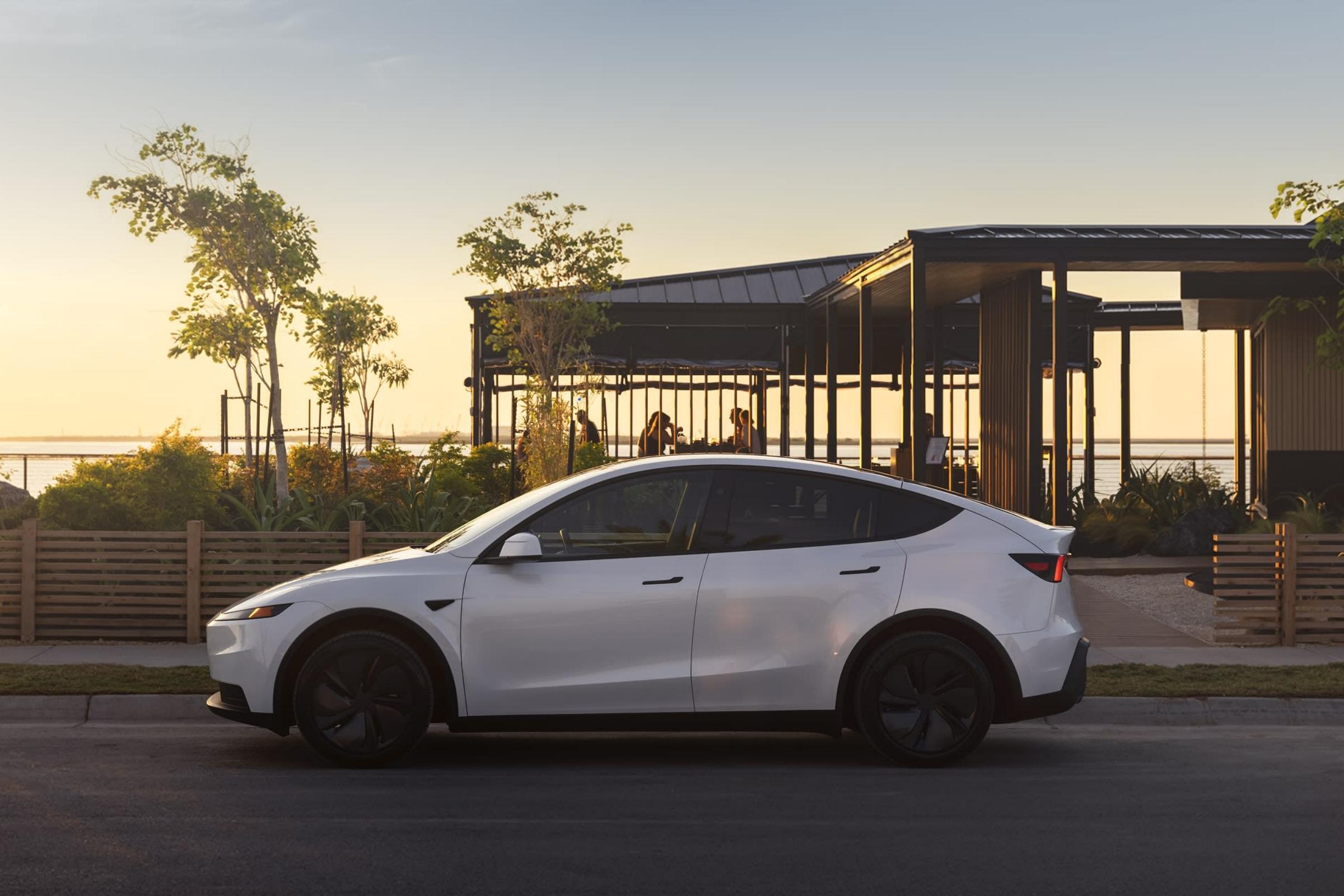 Tesla MODEL Y 2026 Rear-Wheel Drive