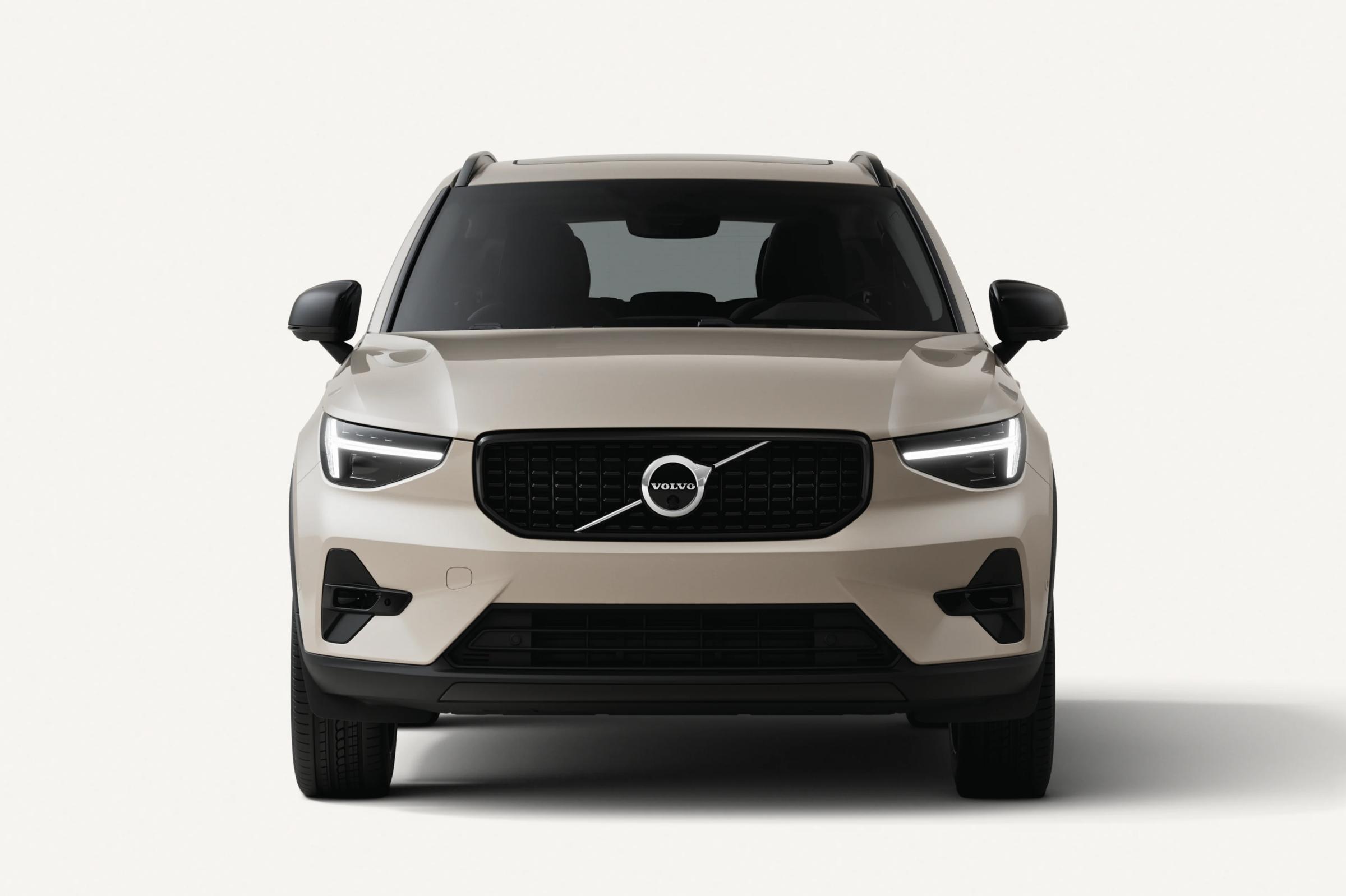 Volvo XC40 2026 Plus