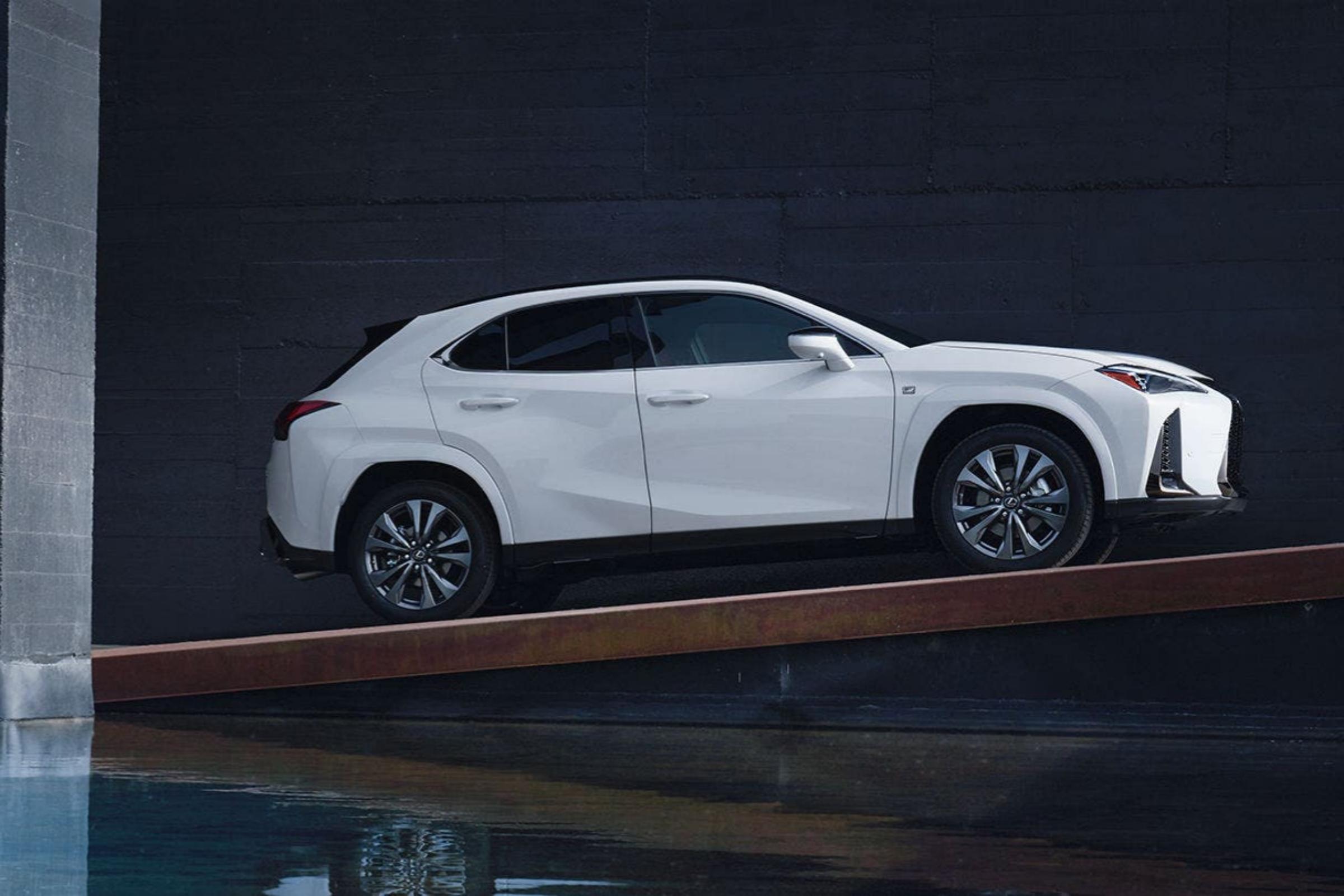 Lexus UX 2026 300 Hybrid