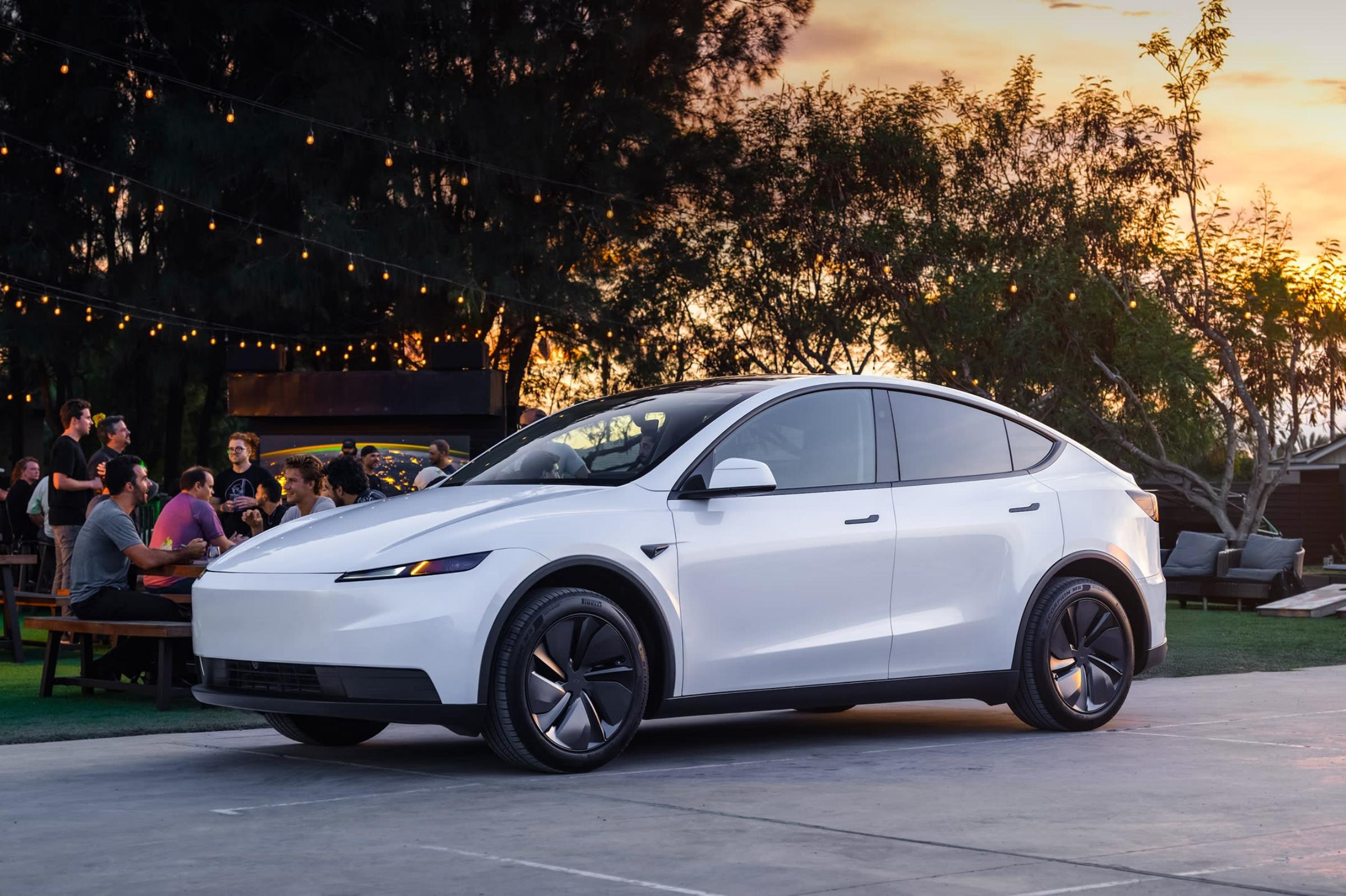 Tesla MODEL Y 2026 Rear-Wheel Drive
