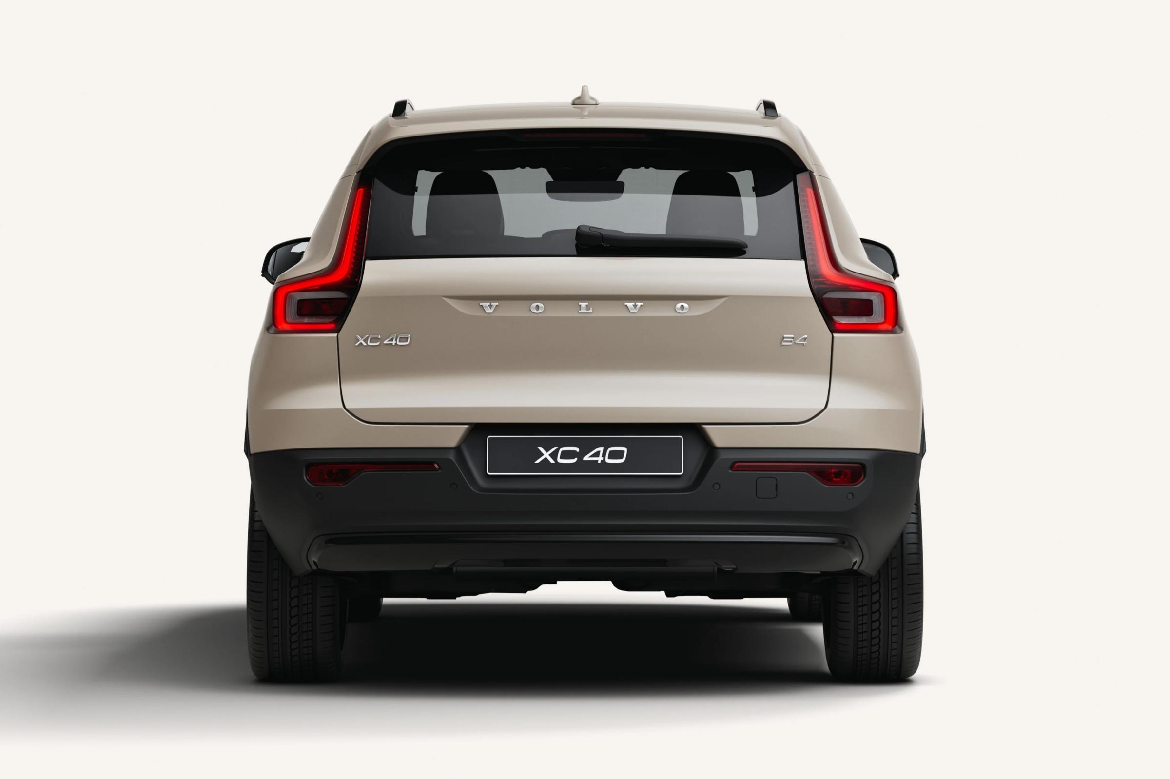 Volvo XC40 2026 Plus