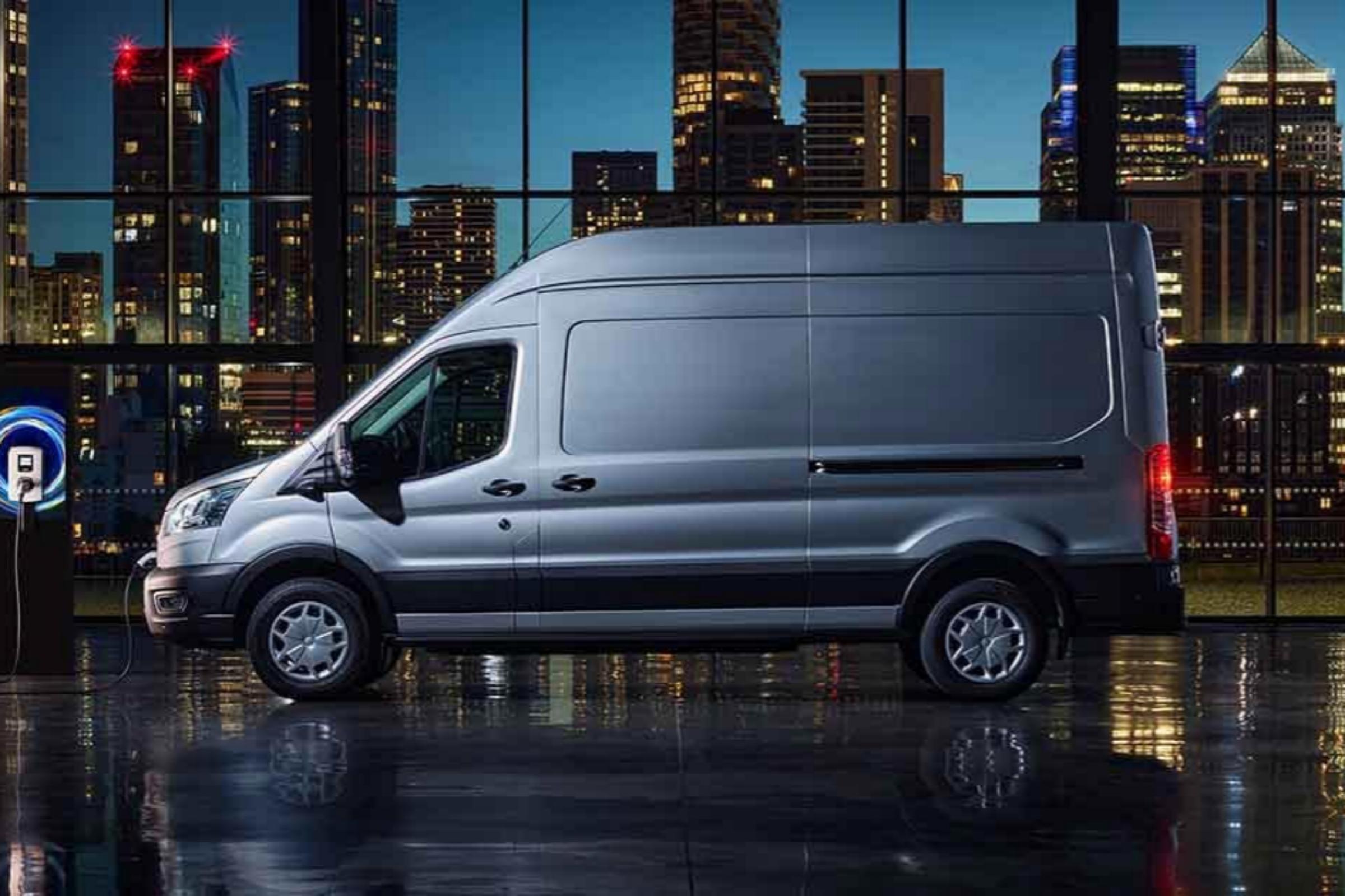 Ford E-Transit 2025 Larga Techo Bajo
