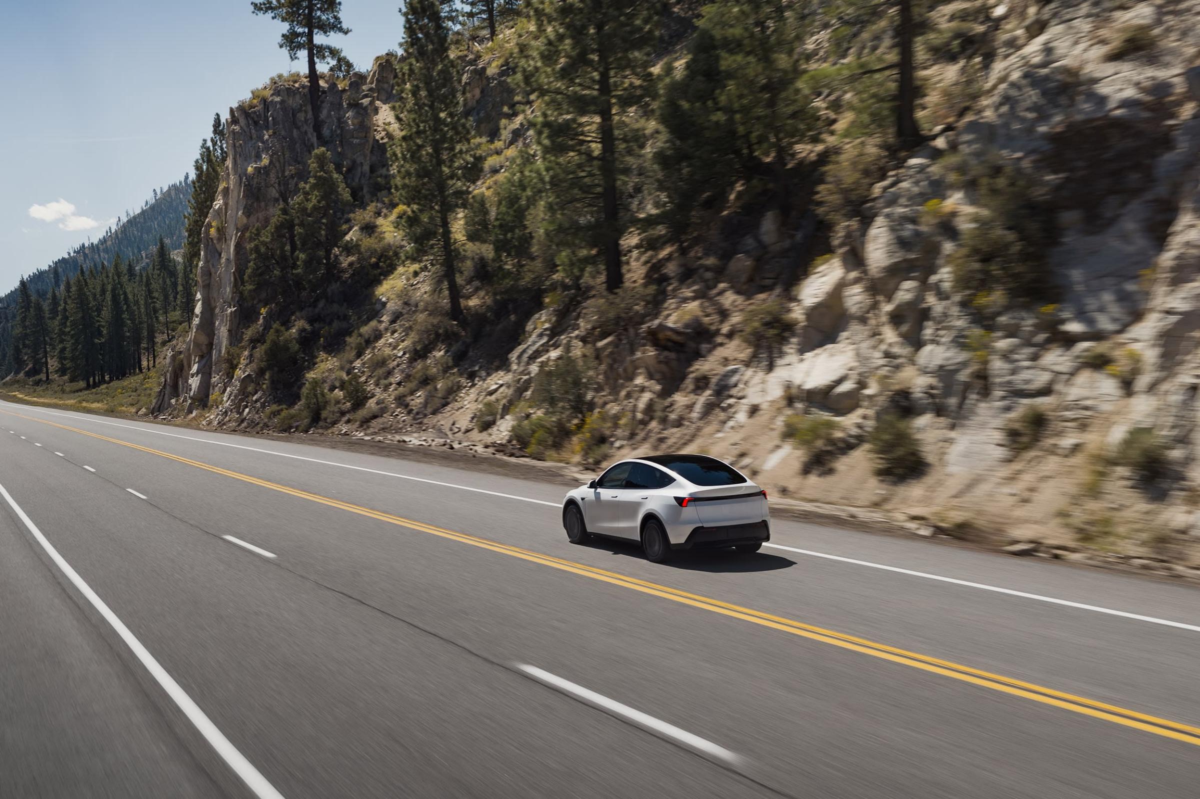 Tesla MODEL Y 2026 Rear-Wheel Drive