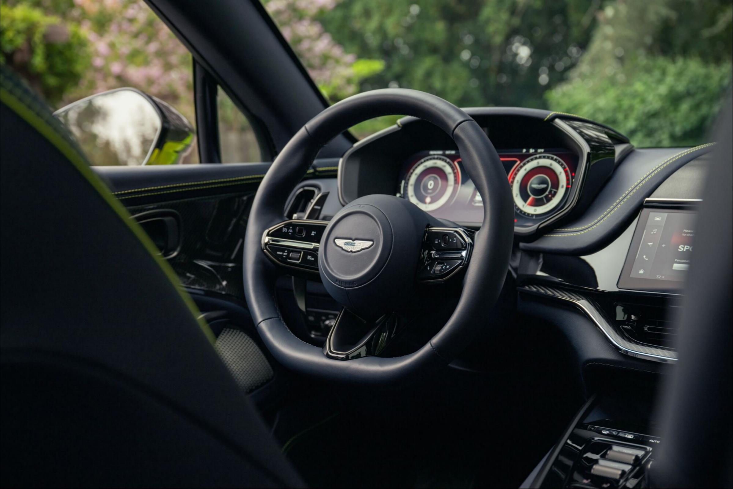 ASTON MARTIN DBX707 2026 DBX707