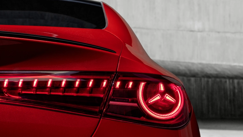 Mercedes-Benz CLA llega a México con versiones híbrida y eléctrica